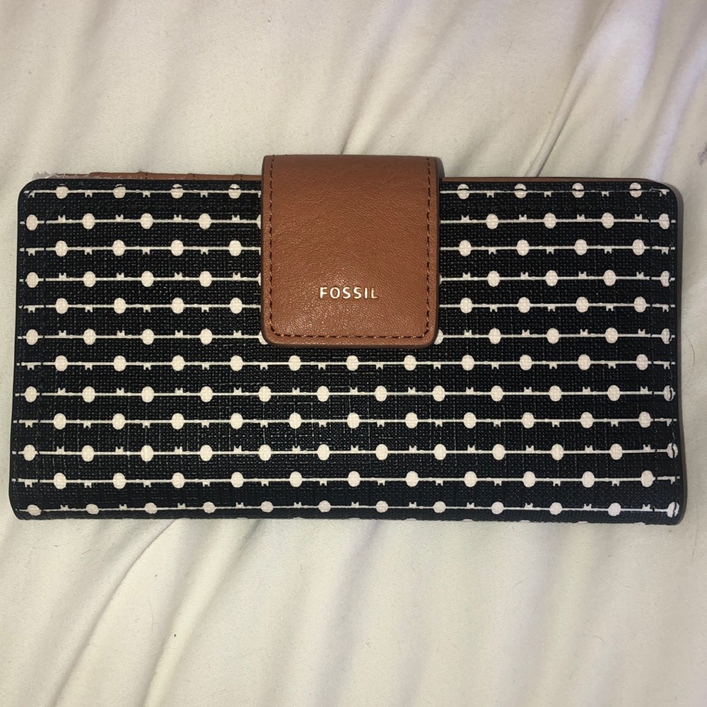 Wallet by Fossil- brand new with tags. Black, white, brown clasp.